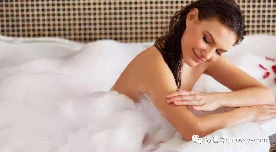 热水泡澡能减肥