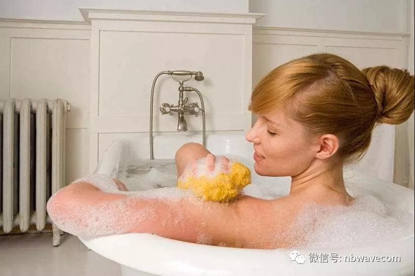 热水泡澡能减肥